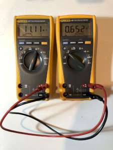 Using another multimeter to measure the instrument impedance. (click to enlarge)
