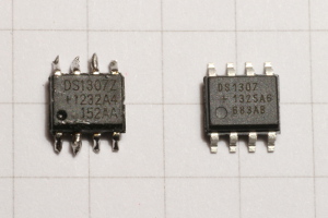 Picture of two DS1307 integrated circuits. The one on the left doesn't work properly and is probably a fake, the one on the right is a genuine Maxim DS1307 and works fine. (click to enlarge).
