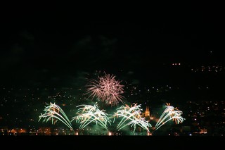 Fireworks of the city of Neuchatel, Aug. 1, 2008, 230mm f/7.1 5s ISO-100